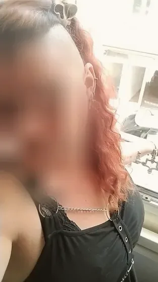 Amara, 35