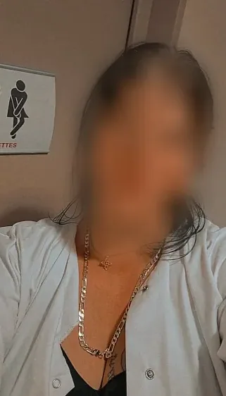 Claire, 33
