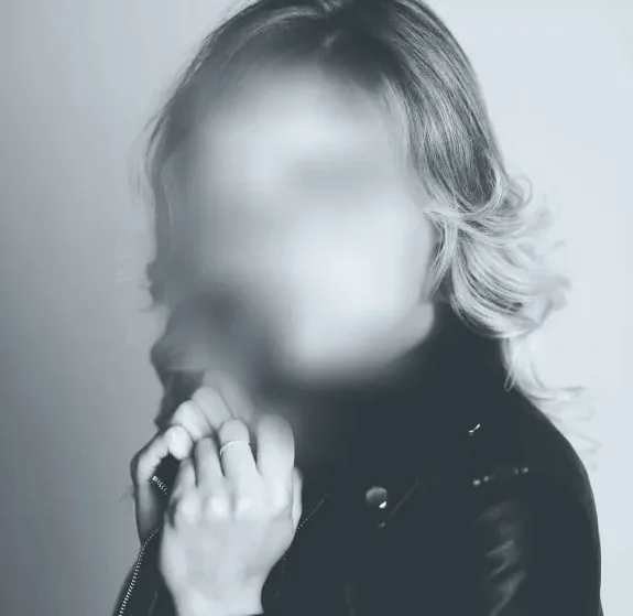 Emma, 33