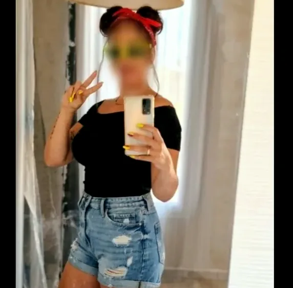 Holly, 37