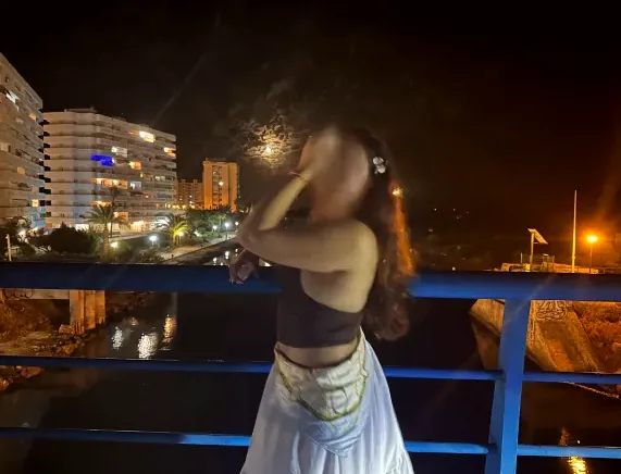 Kirsty, 18