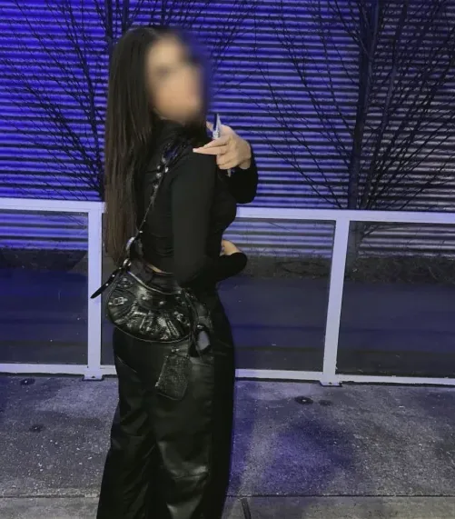 Megan, 19