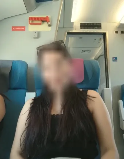 Mia, 37